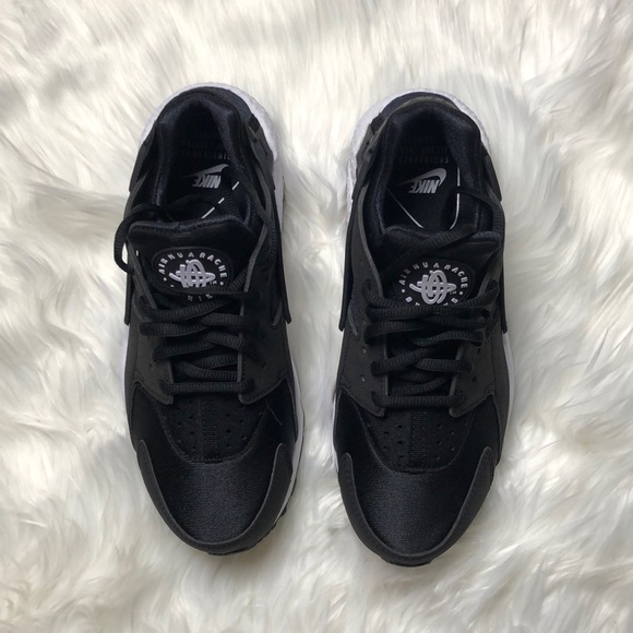 Black & White Air Huarache Run - Picture 2 of 7